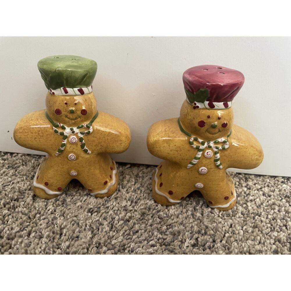 Christmas Gingerbread 4.5” Salt and Pepper Shakers Holiday Treats Laurie Gates